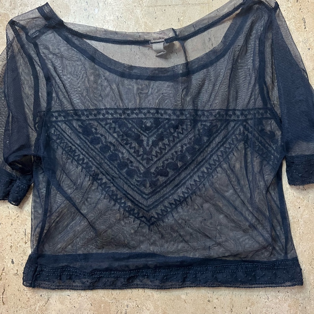 Very Delicate and Pretty Mesh Cropped Top Size XS - Picture 3 of 5
